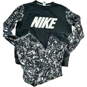 Nike Women’s Rare Print Jogger Sweatsuit 2-Piece. Size L
